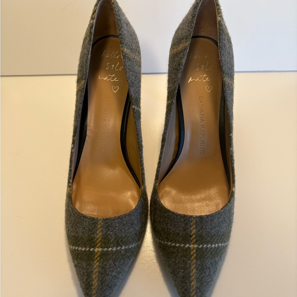 Banana Republic Women's Heels in Gray and Yellow Plaid